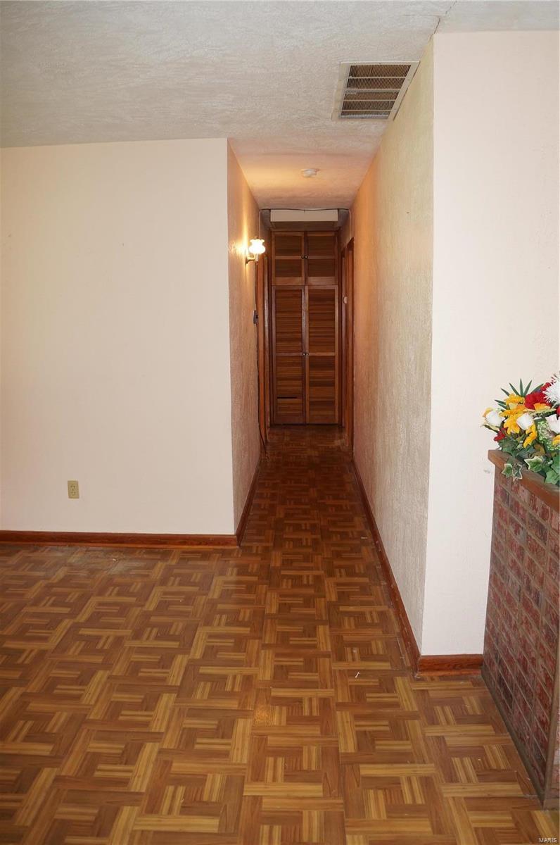 208 Barry Street Hardin, IL 62047 - Photo 3 of 28 Gallery Image 3