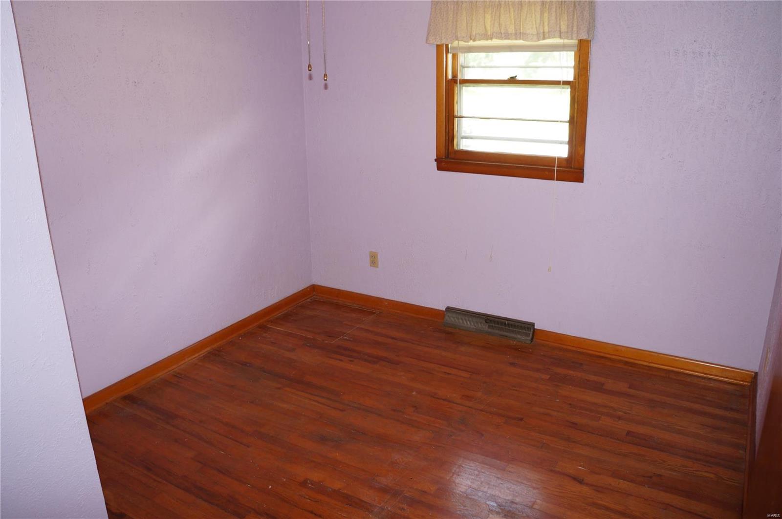 208 Barry Street Hardin, IL 62047 - Photo 4 of 28 Gallery Image 4