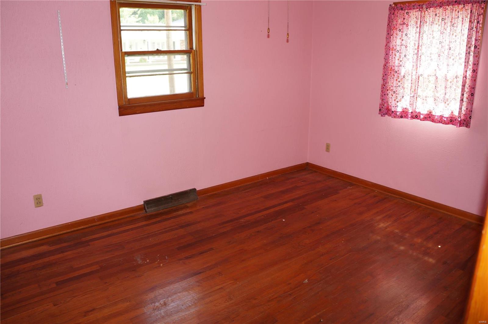 208 Barry Street Hardin, IL 62047 - Photo 5 of 28 Gallery Image 5