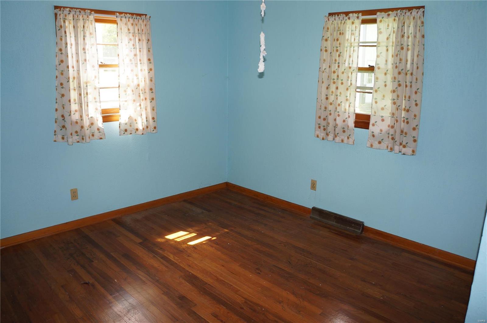 208 Barry Street Hardin, IL 62047 - Photo 6 of 28 Gallery Image 6