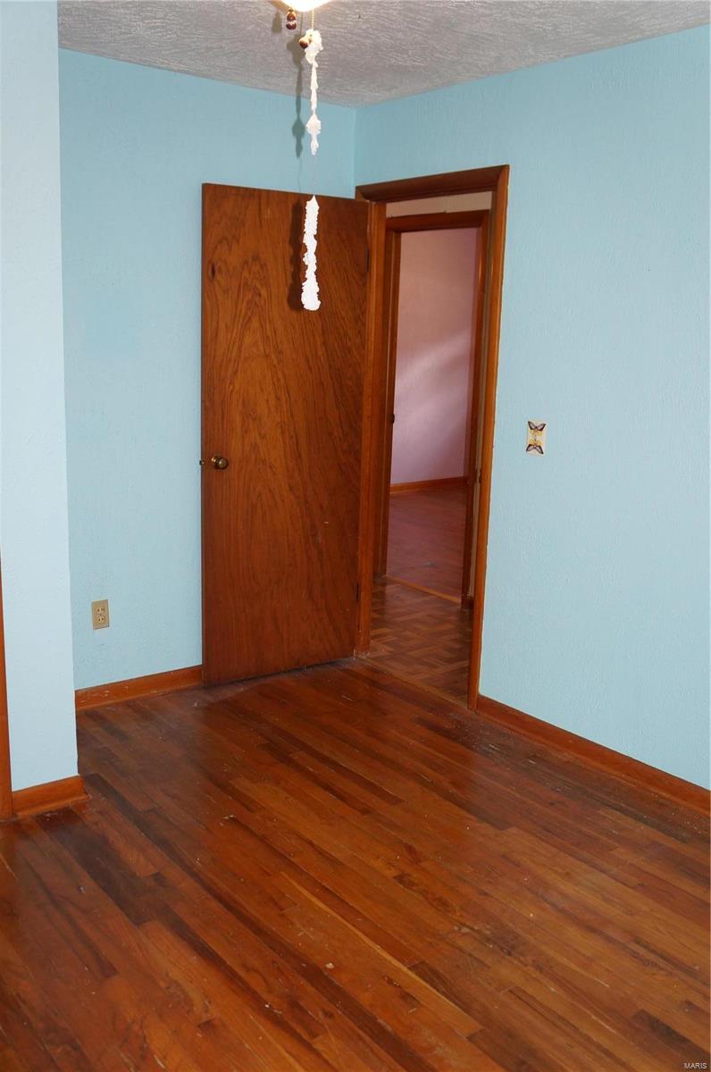 208 Barry Street Hardin, IL 62047 - Photo 9 of 28 Gallery Image 9