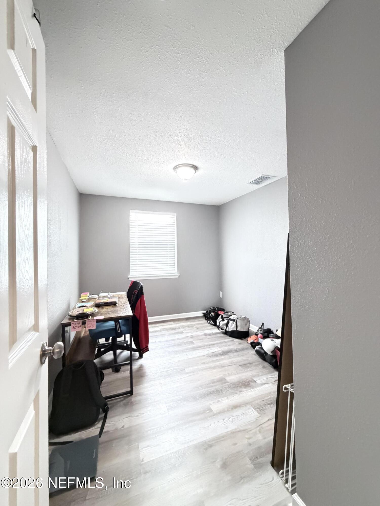 5336 Cruz Road Jacksonville, FL 32207 - Photo 28 of 29 a bedroom with a bed and a window