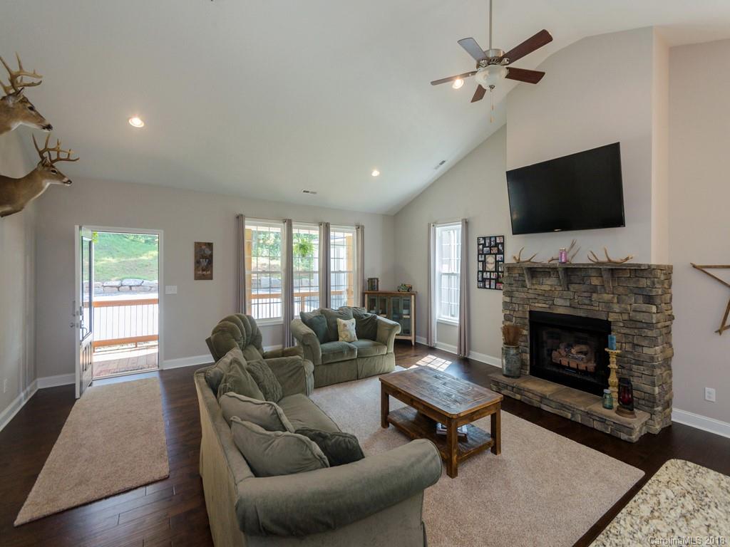 372 Richards Ridge Canton, NC 28716 - Photo 3 of 22