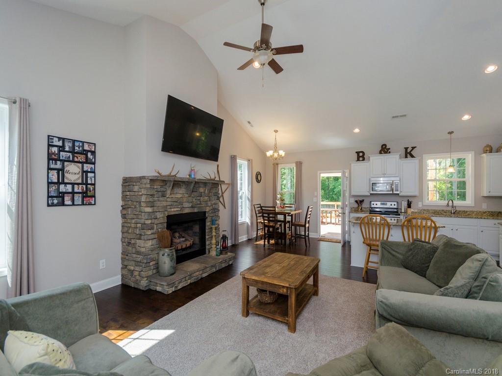 372 Richards Ridge Canton, NC 28716 - Photo 5 of 22