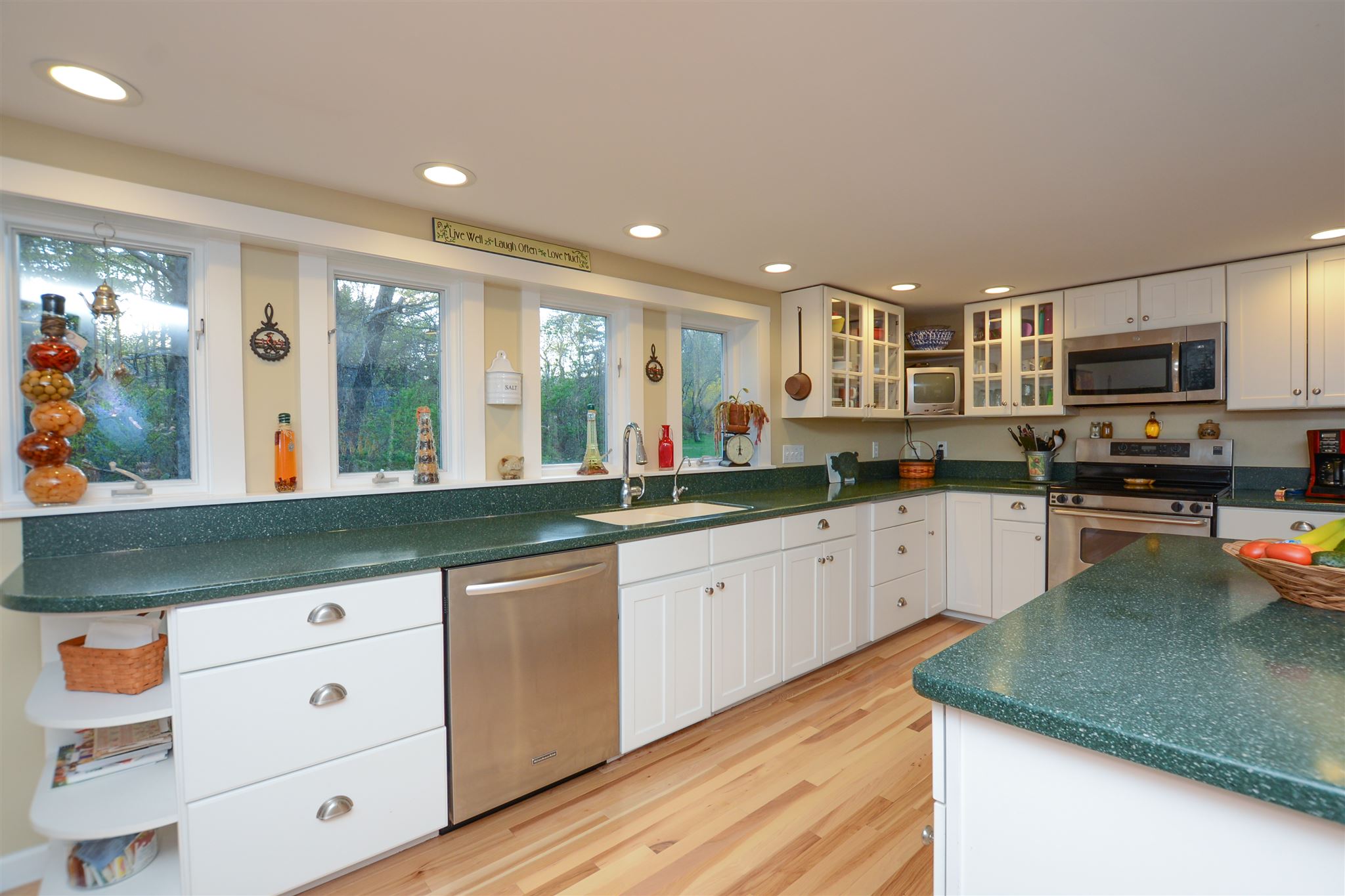 124 South Road Kensington, NH 03833 - Photo 11 of 40