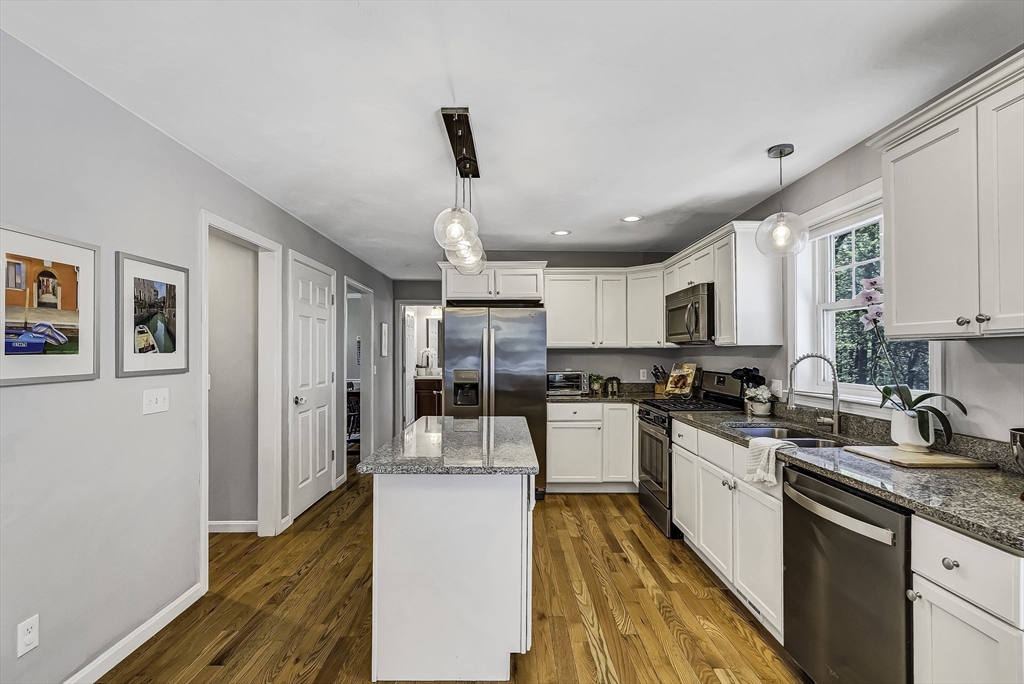 82 Hampton Street Auburn, MA 01501 - Photo 12 of 41