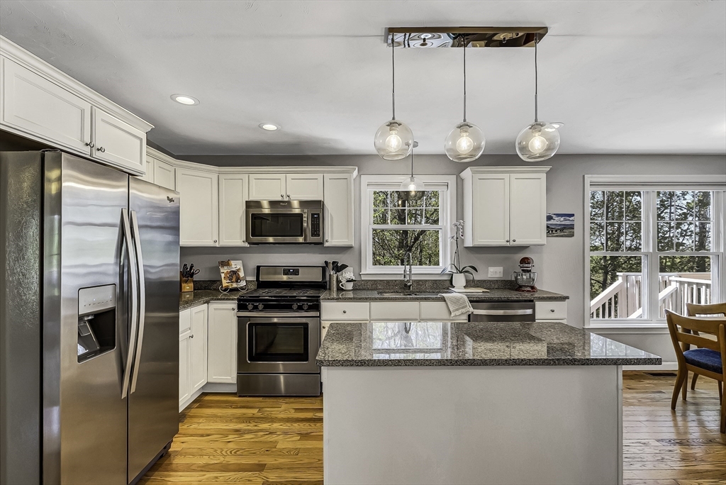 82 Hampton Street Auburn, MA 01501 - Photo 13 of 41