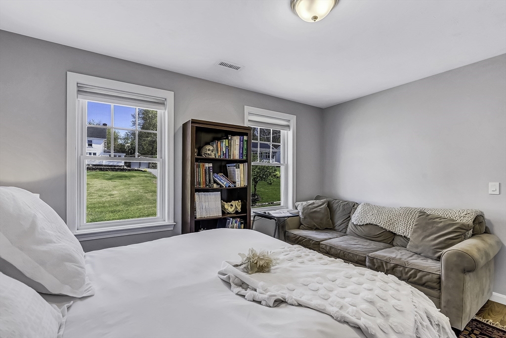 82 Hampton Street Auburn, MA 01501 - Photo 26 of 41