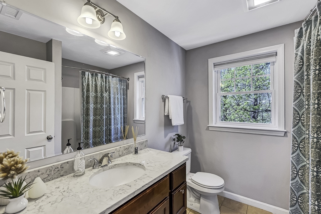 82 Hampton Street Auburn, MA 01501 - Photo 27 of 41