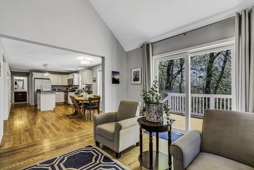 82 Hampton Street Auburn, MA 01501 - Photo 9 of 41