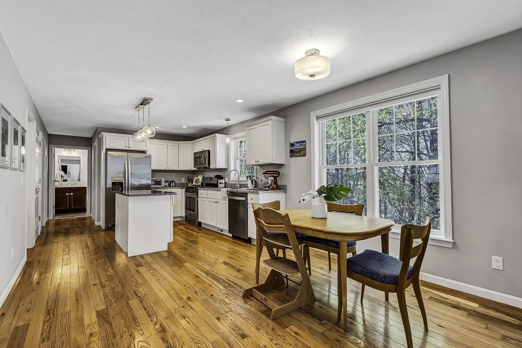 82 Hampton Street Auburn, MA 01501 - Photo 10 of 41