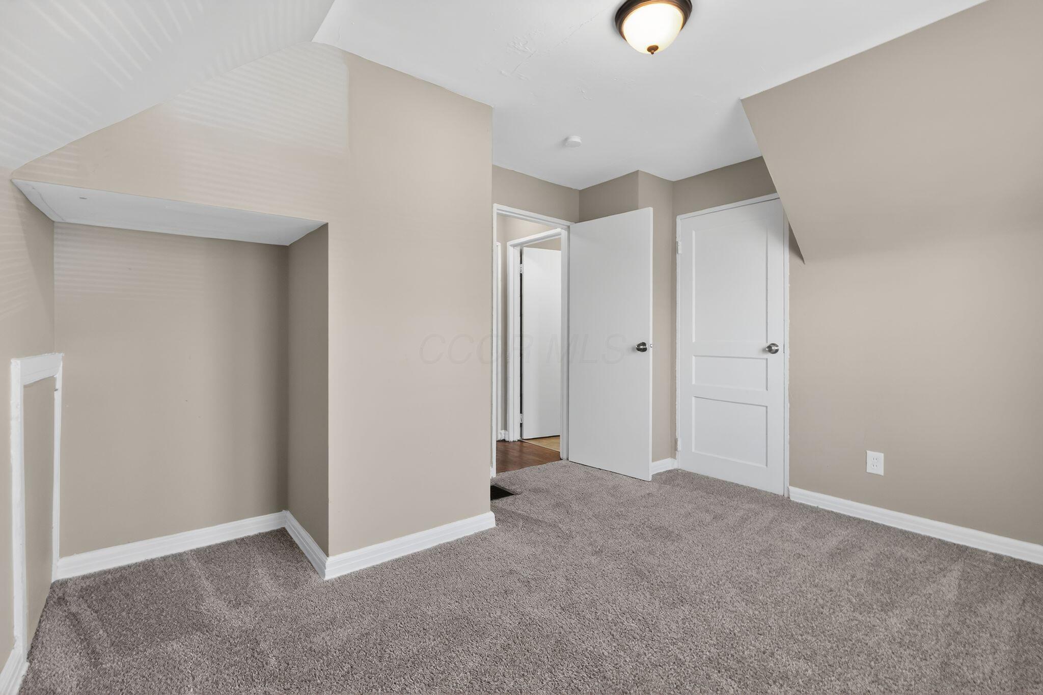 1771 Marston Road Columbus, OH 43219 - Photo 19 of 30 19_1771_Marston_Rd_Columbus_OH_43219-Bed