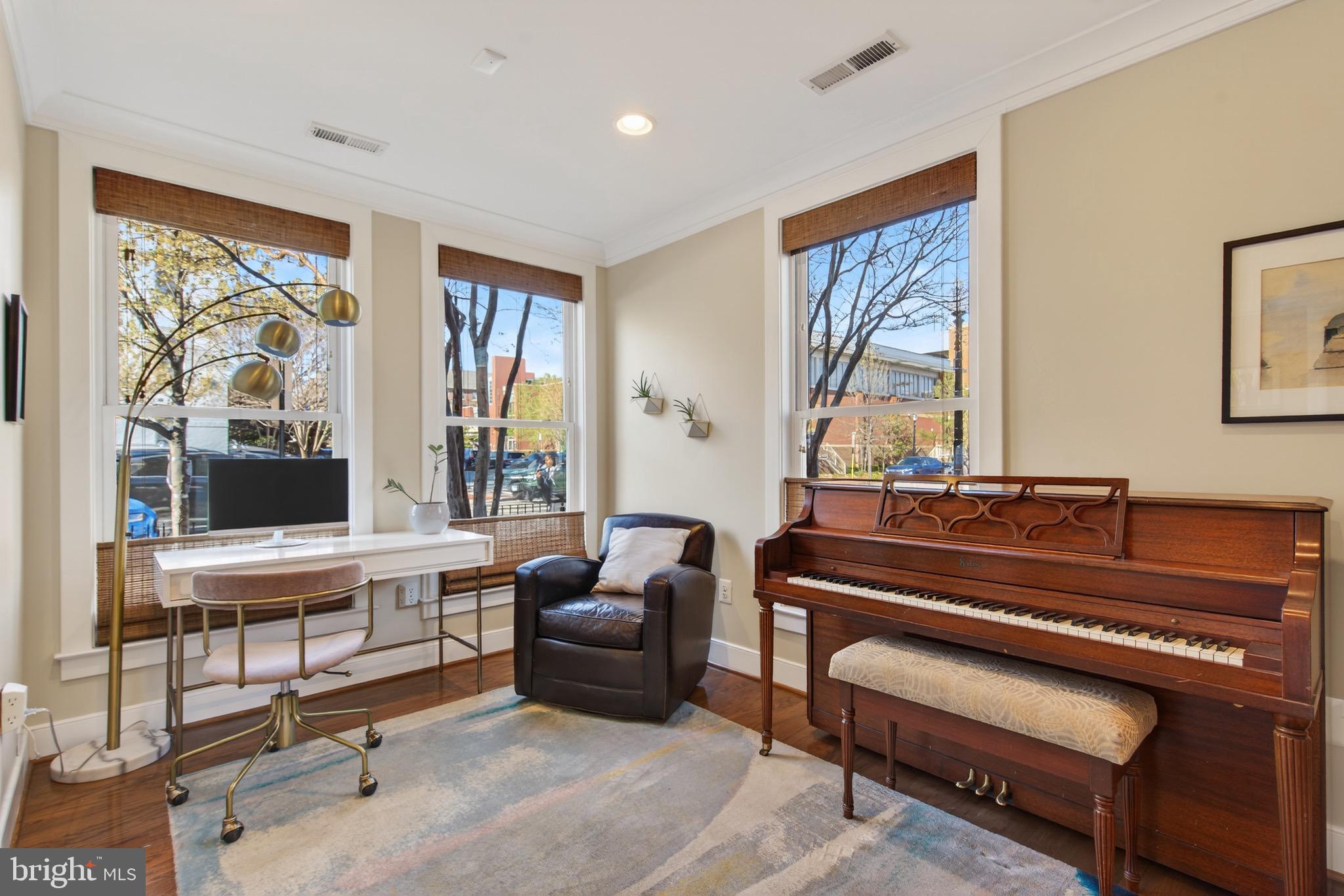 423 L Street Southeast Washington, DC 20003 - Photo 4 of 60