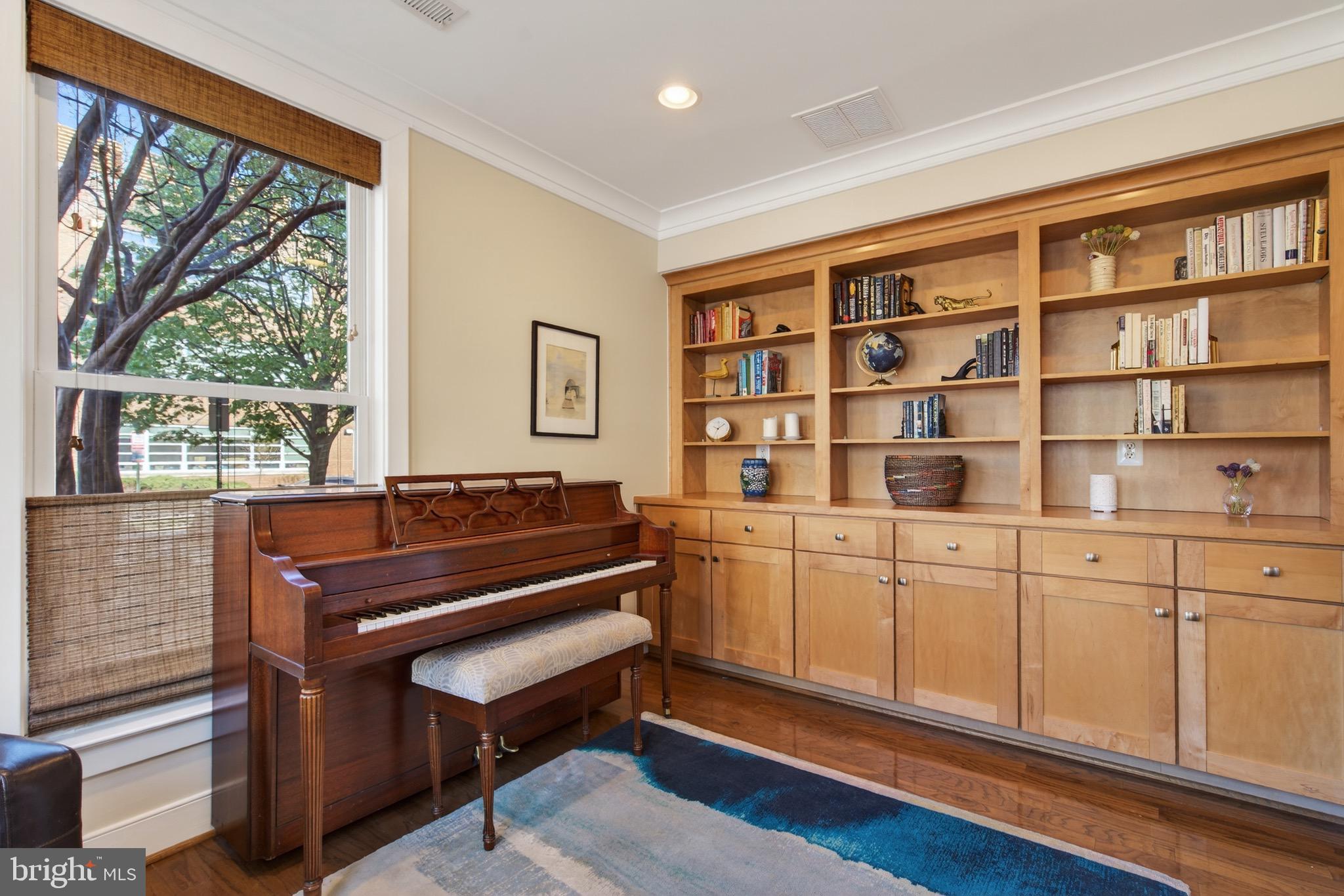 423 L Street Southeast Washington, DC 20003 - Photo 6 of 60