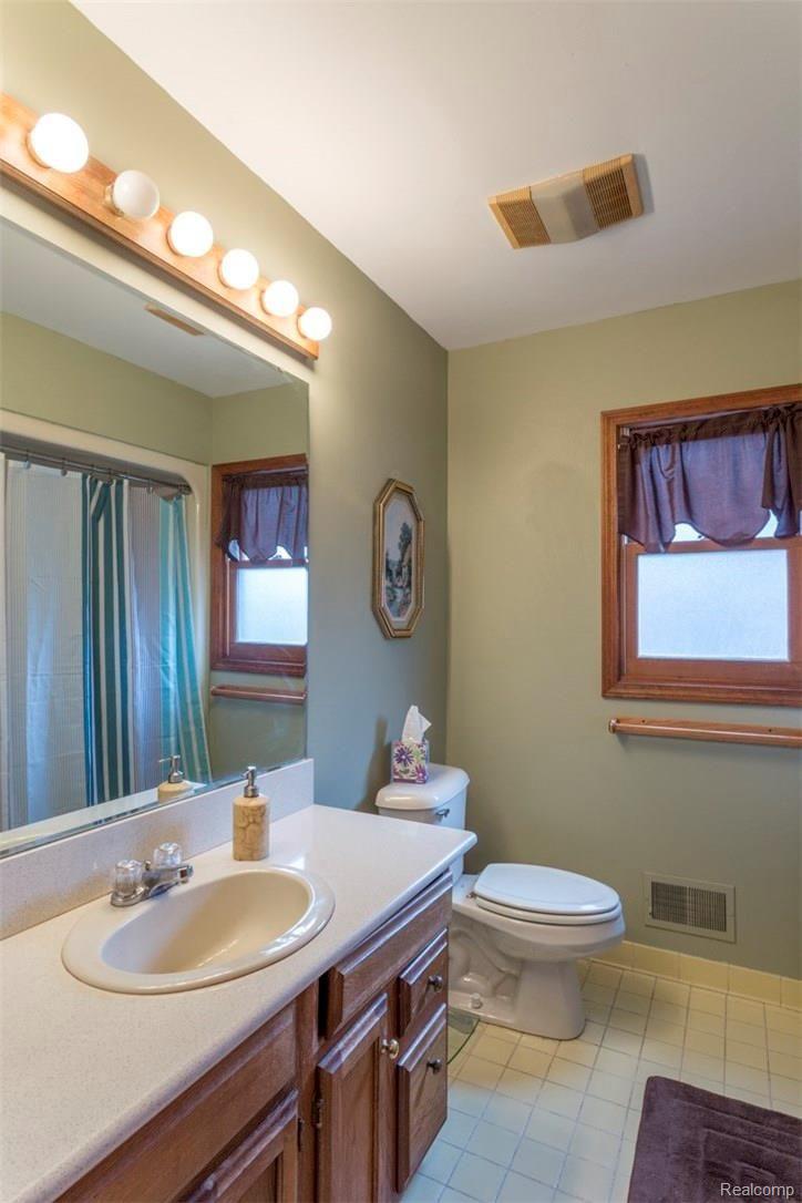 36800 Howard Road Farmington, MI 48331 - Photo 19 of 30 33-Howard_36800.jpg