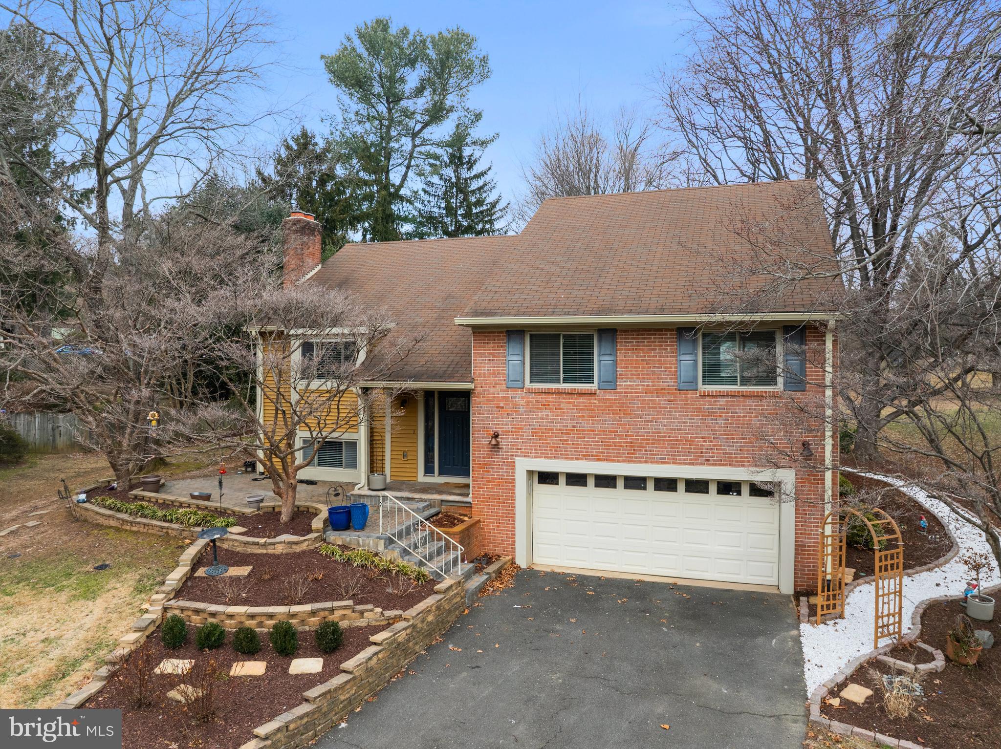 1952 Weybridge Lane Reston, VA 20191 - Photo 3 of 51 Gallery Image 3