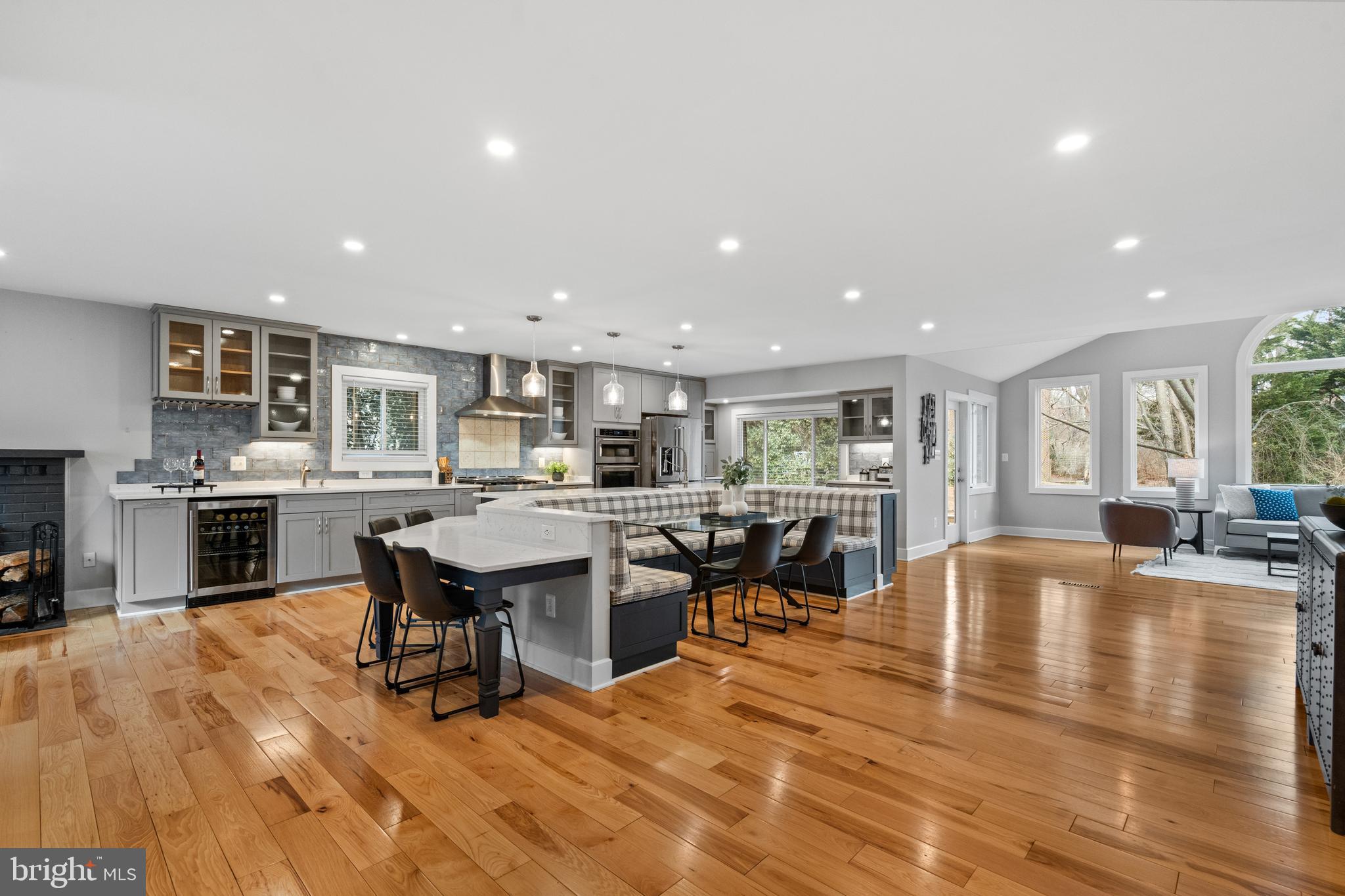 1952 Weybridge Lane Reston, VA 20191 - Photo 5 of 51 Gallery Image 5