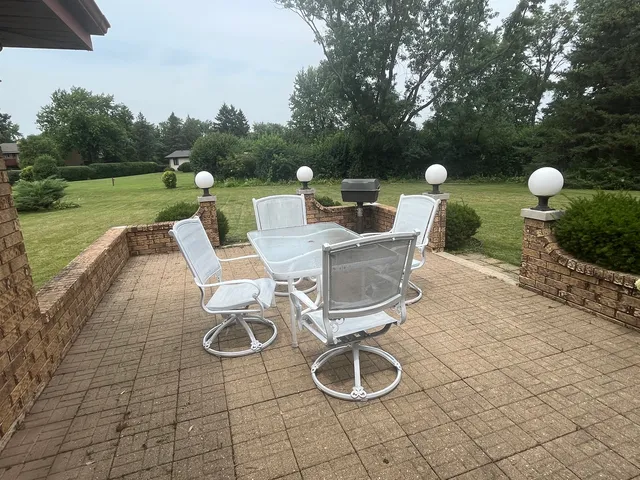 $599,000 | 10S220 Hampshire Lane West, Willowbrook, IL 60527