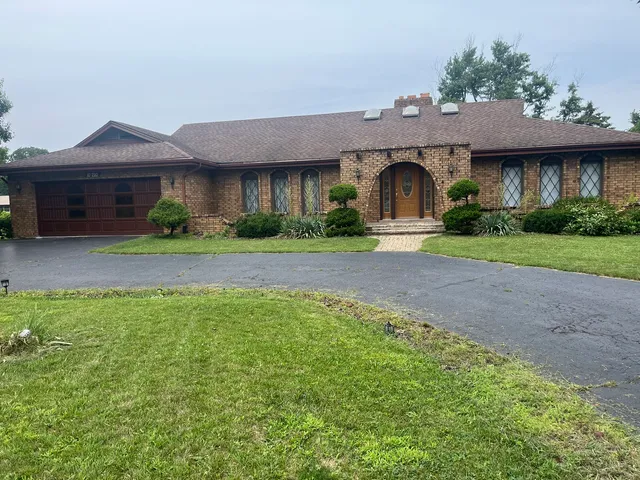 $599,000 | 10S220 Hampshire Lane West, Willowbrook, IL 60527