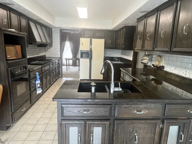 $599,000 | 10S220 Hampshire Lane West, Willowbrook, IL 60527