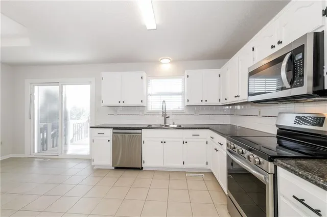 $2,450 | 421 Hamilton Lane, Grain Valley, MO 64029