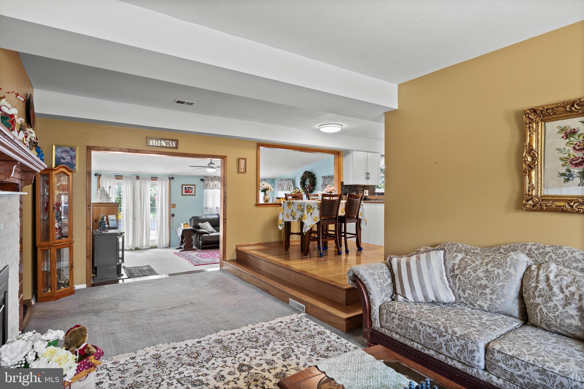 13 Rutgers Drive Delran, NJ 08075 - Photo 15 of 38 a living room with furniture and wooden floor