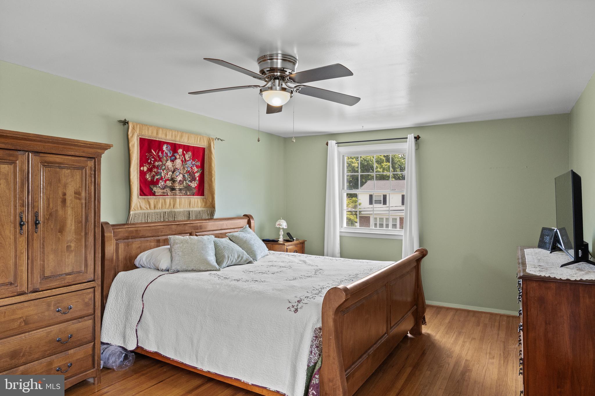 13 Rutgers Drive Delran, NJ 08075 - Photo 20 of 38 a bedroom with a bed and a flat screen tv