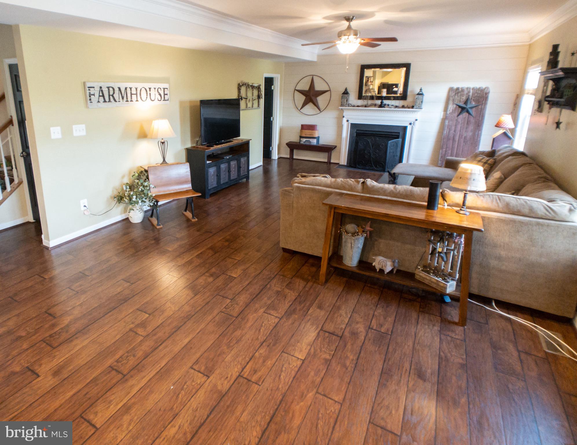 3316 Boathouse Road Warrenton, VA 20187 - Photo 11 of 40 Family Room