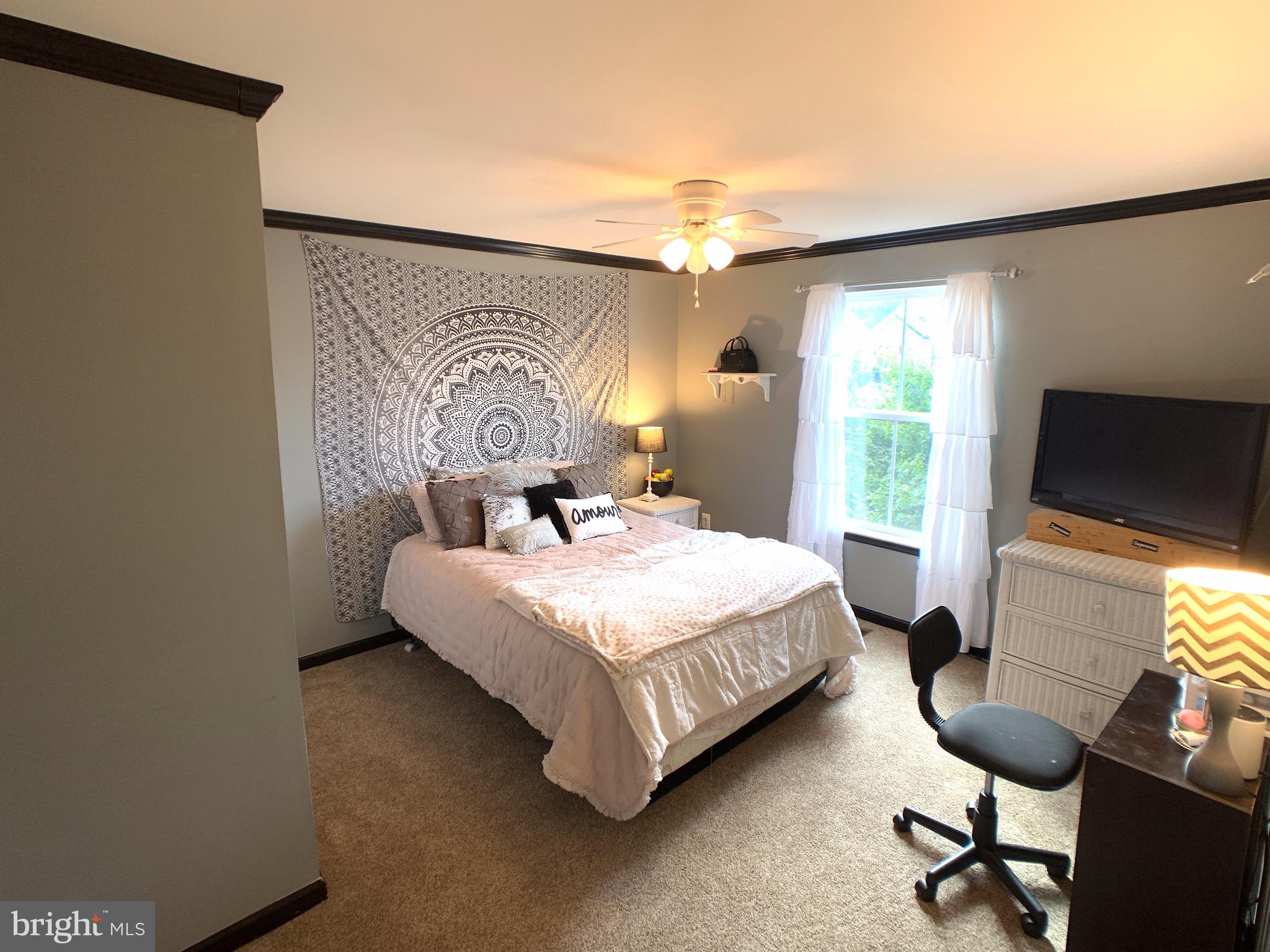 3316 Boathouse Road Warrenton, VA 20187 - Photo 22 of 40 Upstairs Bedroom 1