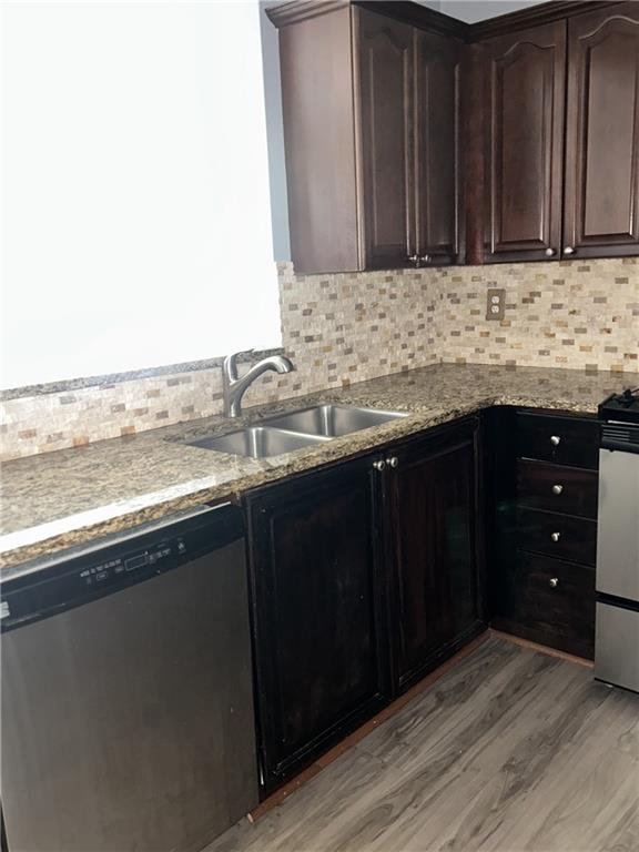 1502 River Green Drive Northwest Atlanta, GA 30327 - Photo 3 of 19