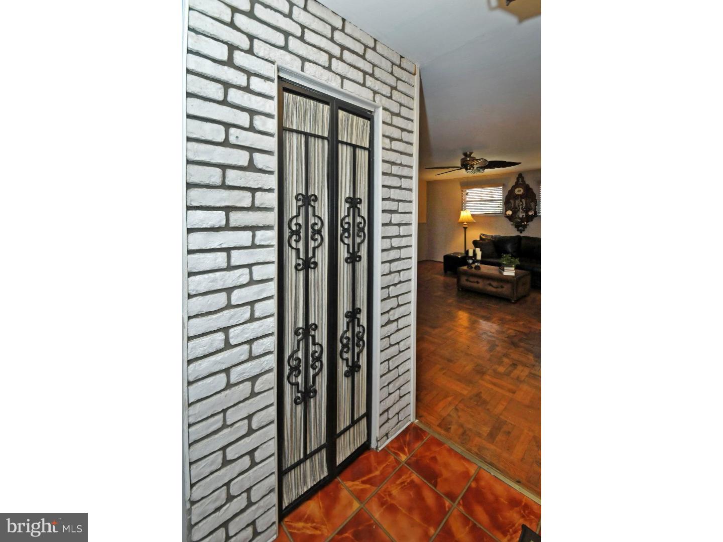 2827 Sebring Road Philadelphia, PA 19152 - Photo 3 of 25 Foyer