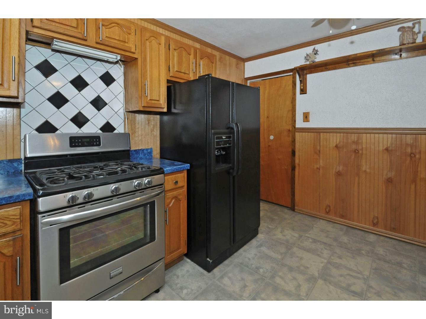 2827 Sebring Road Philadelphia, PA 19152 - Photo 10 of 25 Kitchen