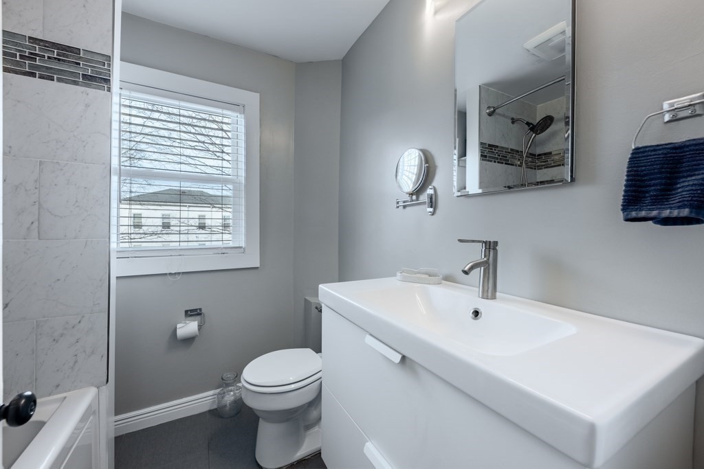 23 Old Street Randolph, MA 02368 - Photo 12 of 22