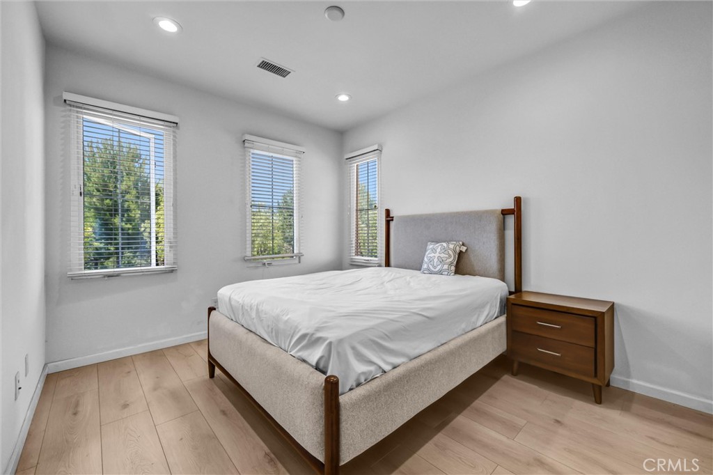 121 Rodeo Irvine, CA 92602 - Photo 26 of 34