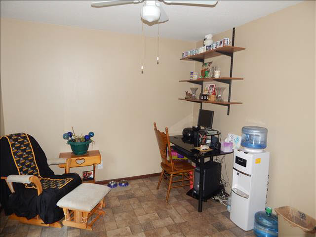 8850 Douglas Road Temperance, MI 48182 - Photo 8 of 17 20396136-7.JPG