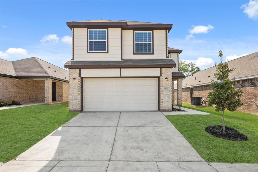 a view of a house with a backyard