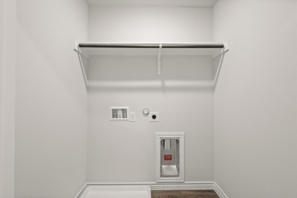 1511 Romans Road Ennis, TX 75119 - Photo 9 of 22 a view of a small space