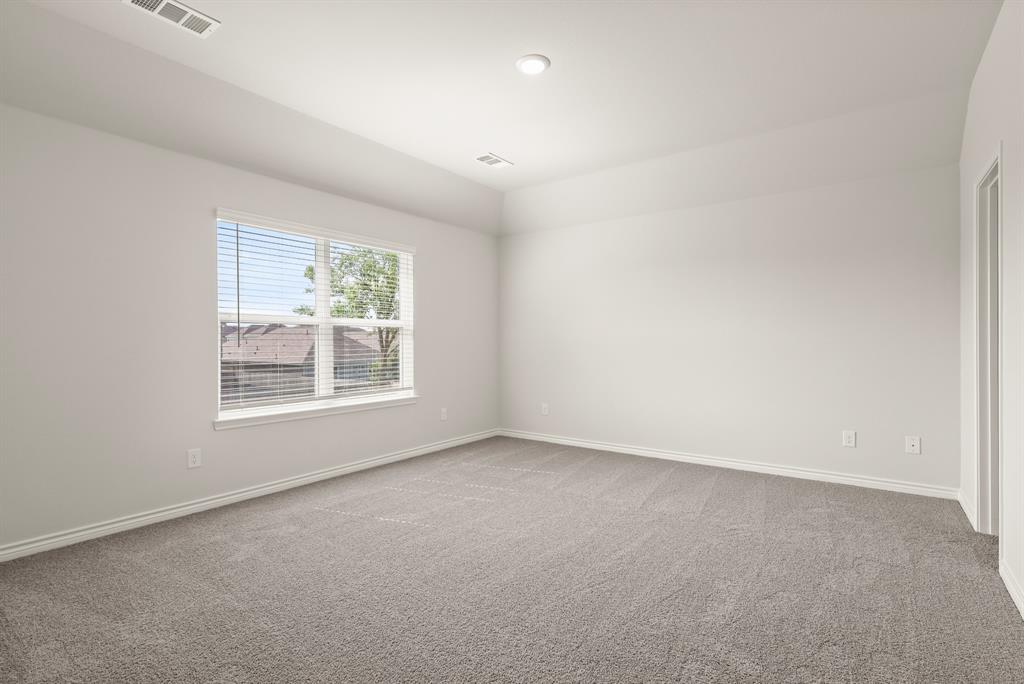 1511 Romans Road Ennis, TX 75119 - Photo 10 of 22 an empty room with windows
