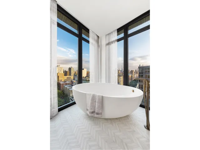 $13,000,000 | 2505 Broadway, Unit PH | Upper West Side