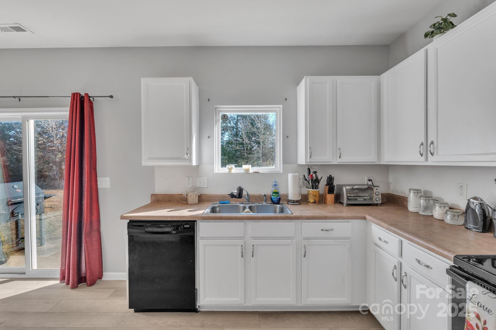 11906 Bending Branch Road Charlotte, NC 28227 - Photo 11 of 36 Gallery Image 11
