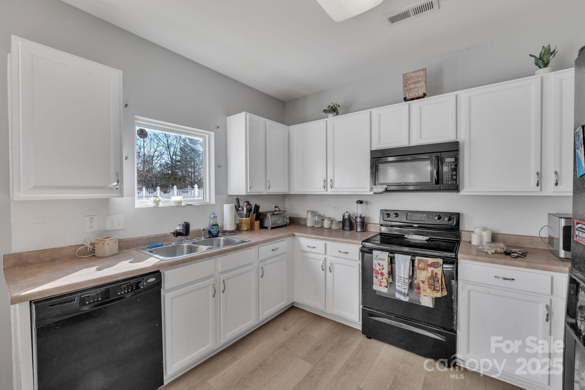 11906 Bending Branch Road Charlotte, NC 28227 - Photo 8 of 36 Gallery Image 8