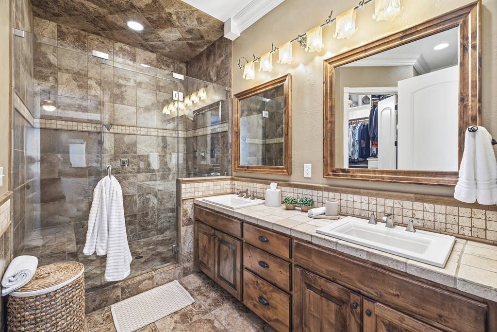 150 St Andrews Loop Kerrville, TX 78028 - Photo 17 of 27 a bathroom with a sink and a mirror