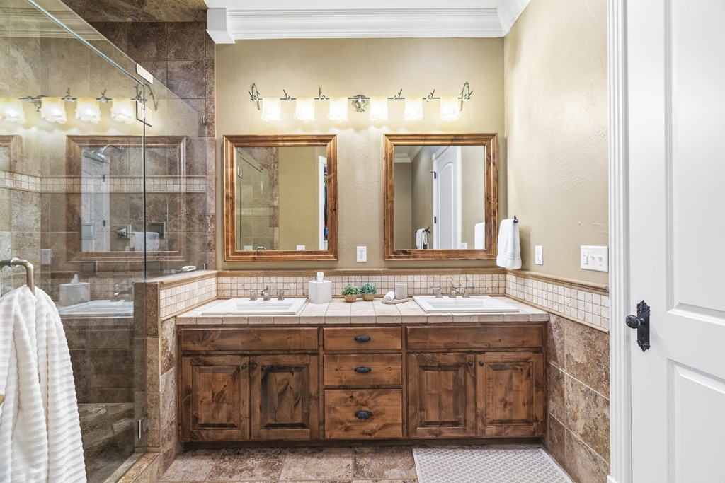 150 St Andrews Loop Kerrville, TX 78028 - Photo 18 of 27 a bathroom with double vanity and a mirror