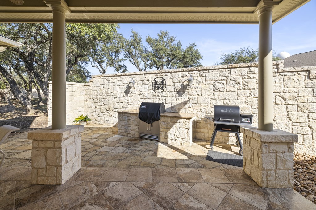 150 St Andrews Loop Kerrville, TX 78028 - Photo 24 of 27 a view of a chairs and table in the patio