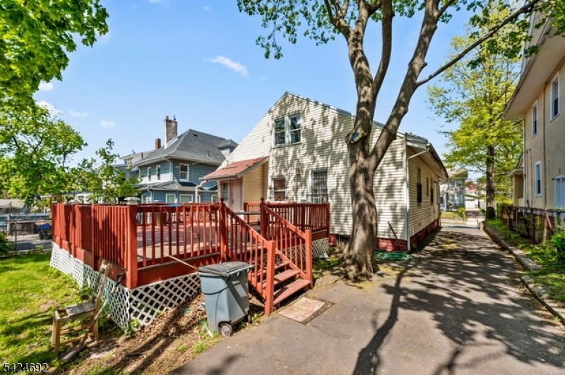 42 Scheerer Avenue Newark, NJ 07112 - Photo 31 of 34
