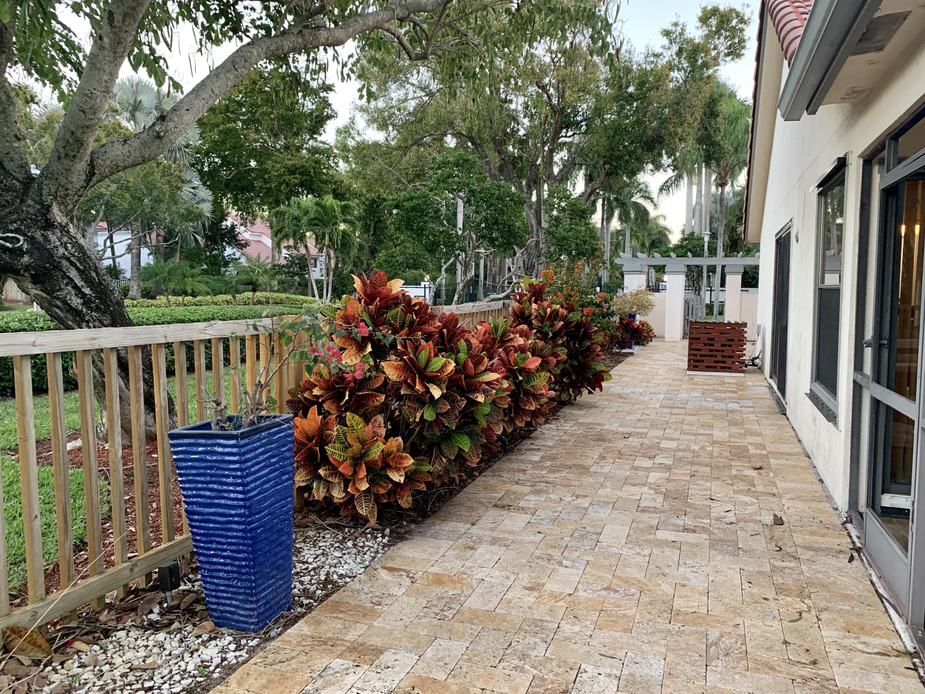 5546 Croydon Court Boca Raton, FL 33486 - Photo 37 of 73 Side Back Yard 2