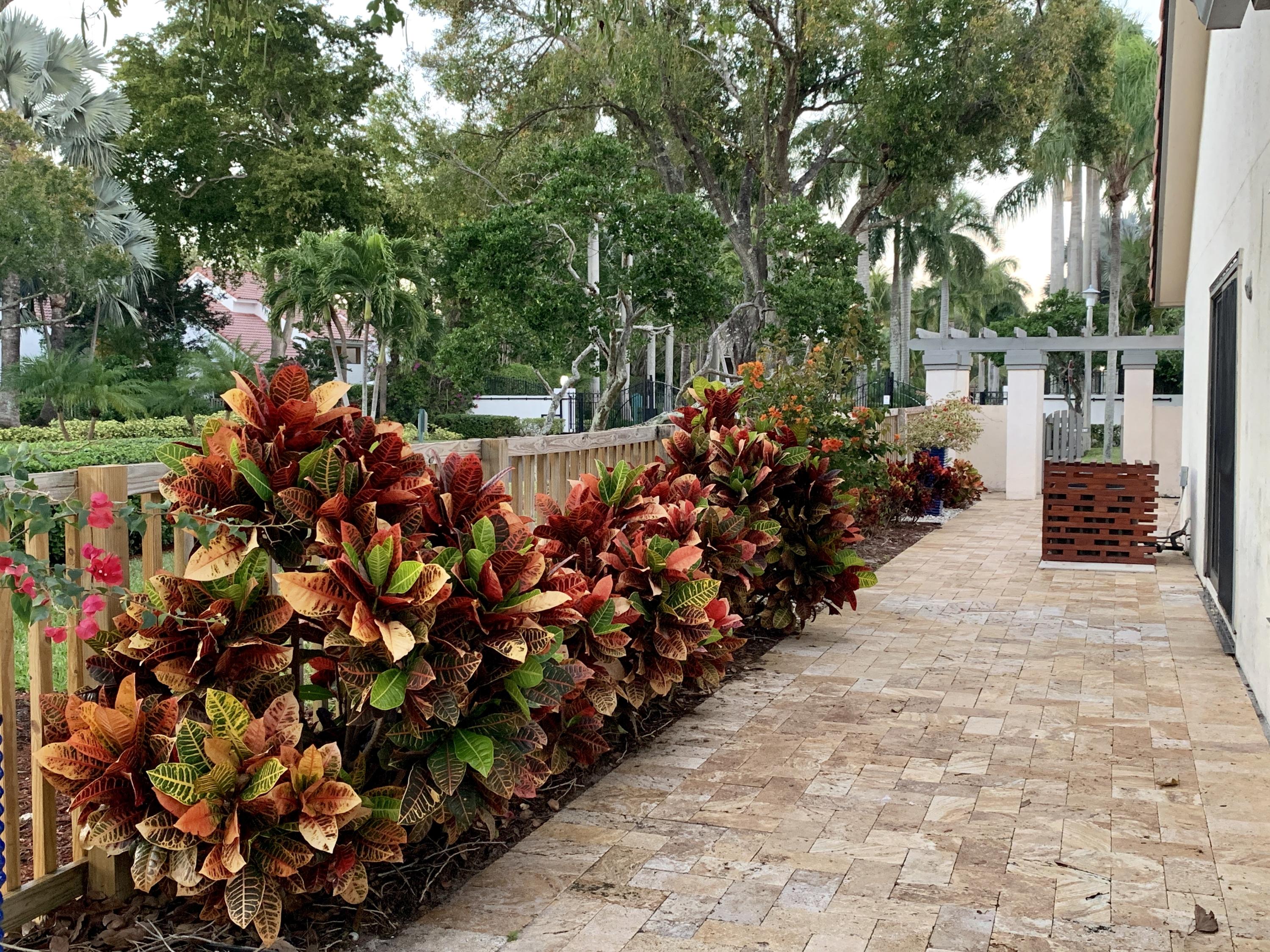 5546 Croydon Court Boca Raton, FL 33486 - Photo 38 of 73 Side Back Yard