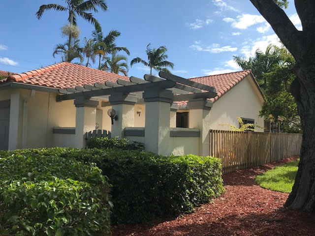 5546 Croydon Court Boca Raton, FL 33486 - Photo 4 of 73 Croydon Ct, Entrance & Fance