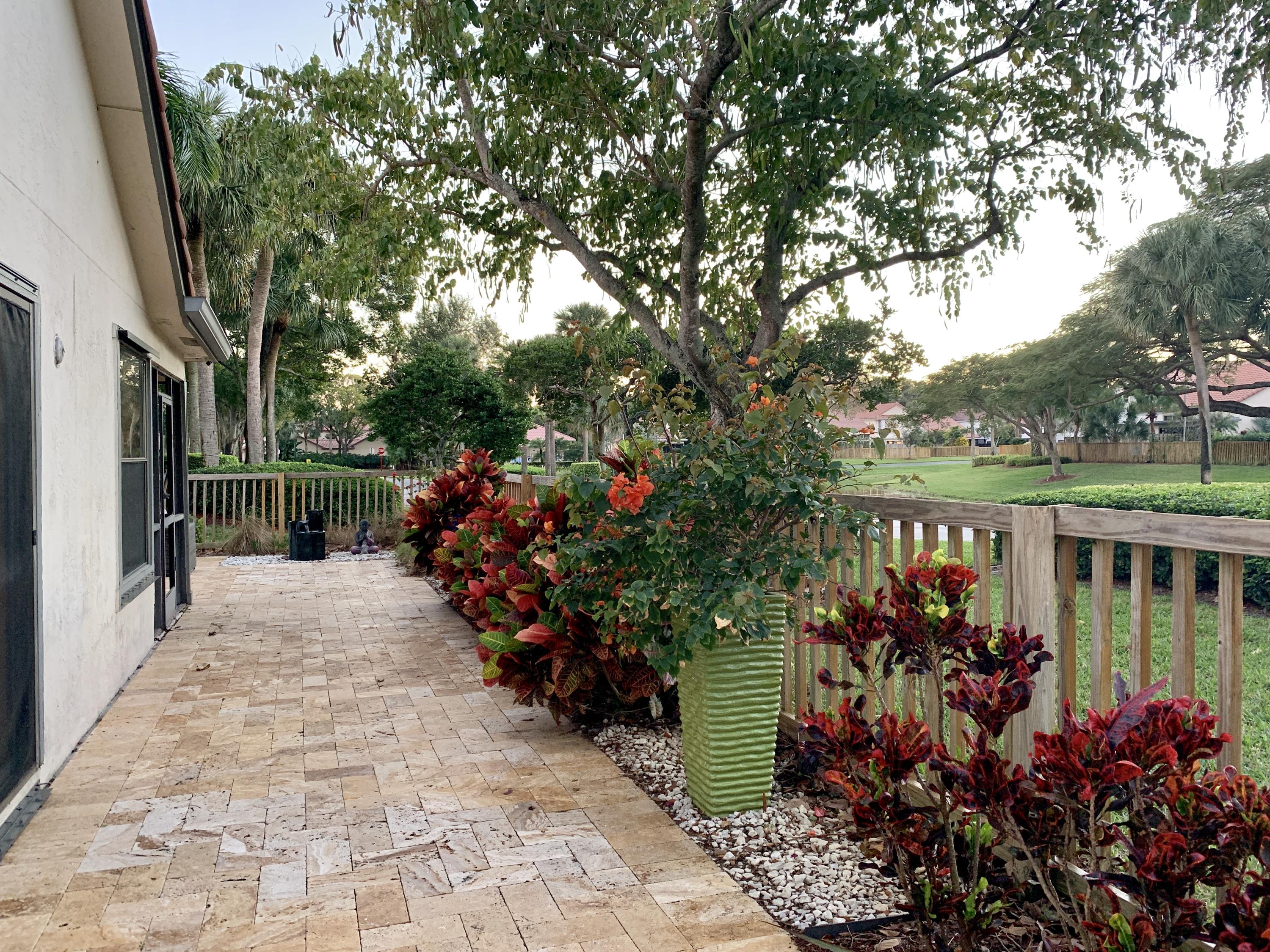5546 Croydon Court Boca Raton, FL 33486 - Photo 41 of 73 Way to Back Yard