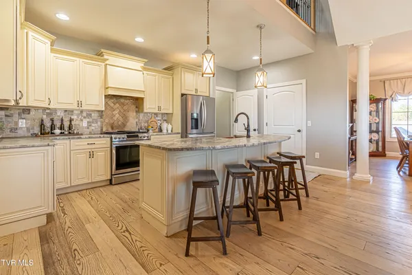 $669,000 | 15590 Piper Spg Avenue, Abingdon, VA 24210